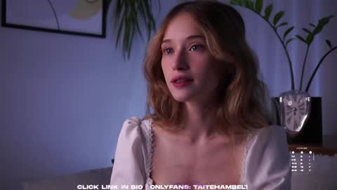 Snapshot of taitehambelton chatting on 09.12.25 Mia online show from 09.12.25