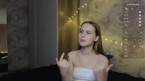 taiti_fox_cub online show from 11.17.25