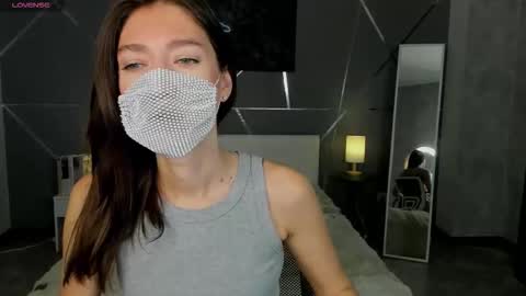 Snapshot of take_me_to_moon chatting on 10.23.25 Sasha online show from 10.23.25