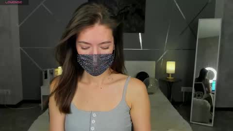 Snapshot of take_me_to_moon chatting on 11.05.25 Sasha online show from 11.05.25