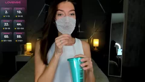 Snapshot of take_me_to_moon chatting on 11.27.25 Sasha online show from 11.27.25