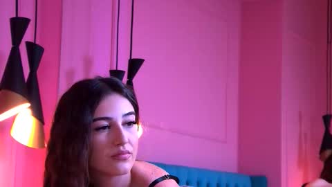 Snapshot of taliamorenne chatting on 11.11.25 taliamorenne online show from 11.11.25