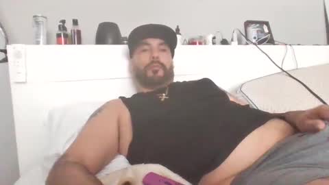 Snapshot of talllatino310 chatting on 02.28.25 talllatino310 online show from 02.28.25