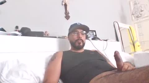 Snapshot of talllatino310 chatting on 09.08.25 talllatino310 online show from 09.08.25