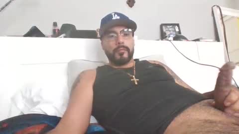 Snapshot of talllatino310 chatting on 09.10.25 talllatino310 online show from 09.10.25