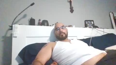 Snapshot of talllatino310 chatting on 10.12.25 talllatino310 online show from 10.12.25