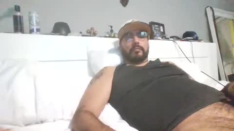 Snapshot of talllatino310 chatting on 11.17.25 talllatino310 online show from 11.17.25