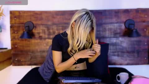 Snapshot of tamara_sanz1 chatting on 04.23.26 online show from 04.23.26