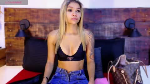 Snapshot of tamara_sanz1 chatting on 04.24.26 online show from 04.24.26