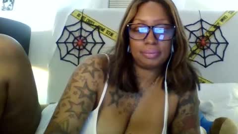 Snapshot of tammygold chatting on 10.25.25 Tammygold online show from 10.25.25