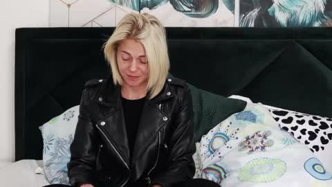 Snapshot of taniyagrey chatting on 04.17.26 tanyaGrey online show from 04.17.26