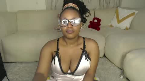 Snapshot of tannia004 chatting on 07.28.26 tania online show from 07.28.26