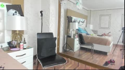 Snapshot of tara_hot1 chatting on 11.02.25 Tara online show from 11.02.25