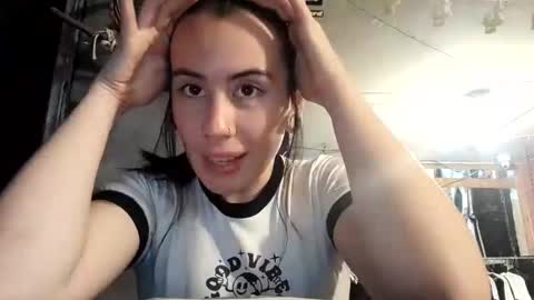 Snapshot of tara_joi chatting on 01.08.25 Tara online show from 01.08.25