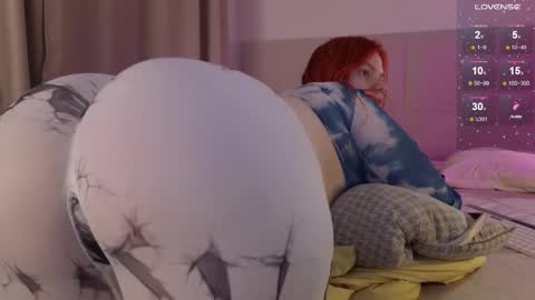 Snapshot of tara_renn chatting on 10.08.25 tara_renn online show from 10.08.25