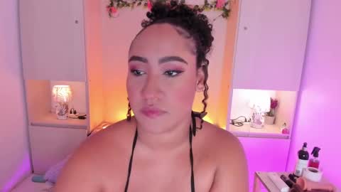 Snapshot of tarawiilson_ chatting on 09.13.25 T A R A online show from 09.13.25