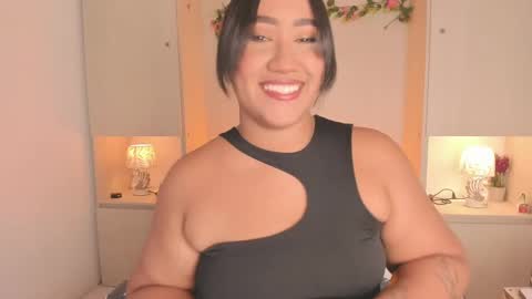 Snapshot of tarawiilson_ chatting on 09.18.25 T A R A online show from 09.18.25