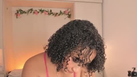 Snapshot of tarawiilson_ chatting on 09.30.25 T A R A online show from 09.30.25