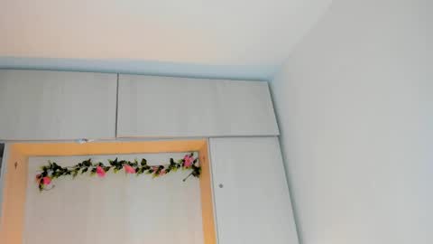 Snapshot of tarawiilson_ chatting on 10.09.25 T A R A online show from 10.09.25