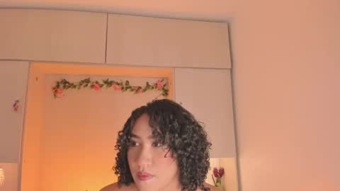 Snapshot of tarawiilson_ chatting on 10.17.25 T A R A online show from 10.17.25