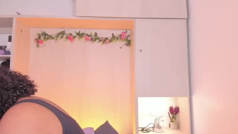 Snapshot of tarawiilson_ chatting on 10.18.25 T A R A online show from 10.18.25