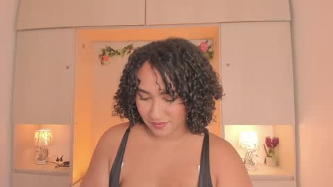 Snapshot of tarawiilson_ chatting on 10.22.25 T A R A online show from 10.22.25