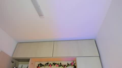 Snapshot of tarawiilson_ chatting on 10.28.25 T A R A online show from 10.28.25