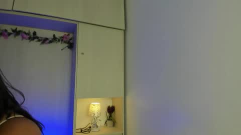 Snapshot of tarawiilson_ chatting on 10.29.25 T A R A online show from 10.29.25