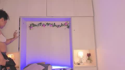 Snapshot of tarawiilson_ chatting on 11.01.25 T A R A online show from 11.01.25