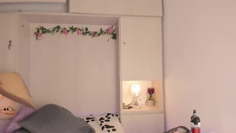 Snapshot of tarawiilson_ chatting on 11.07.25 T A R A online show from 11.07.25