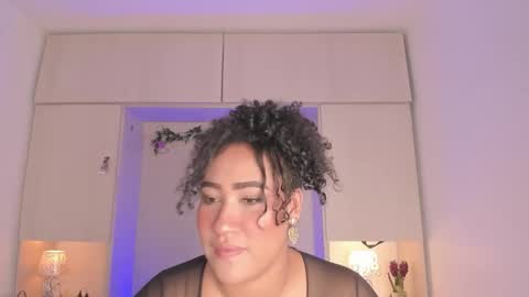 Snapshot of tarawiilson_ chatting on 11.14.25 T A R A online show from 11.14.25