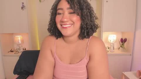 Snapshot of tarawiilson_ chatting on 11.22.25 T A R A online show from 11.22.25