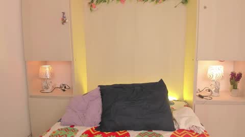 Snapshot of tarawiilson_ chatting on 12.03.25 T A R A online show from 12.03.25