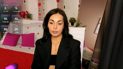 Snapshot of tashahoney chatting on 10.05.25 Tasha online show from 10.05.25