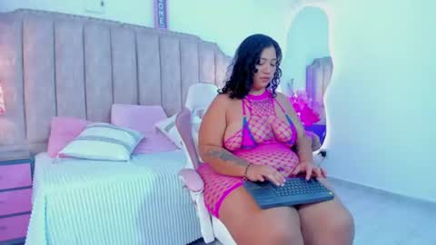Snapshot of tashasant chatting on 06.18.26 tashasant online show from 06.18.26