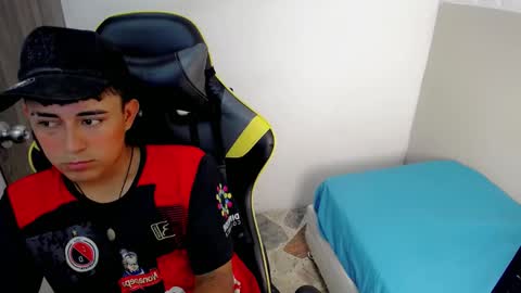 Snapshot of tatannn_ chatting on 11.20.25 T A T A N online show from 11.20.25