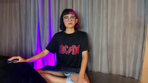 Snapshot of tati_cardenas chatting on 03.06.25 AME online show from 03.06.25