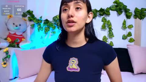 Snapshot of tati_cardenas chatting on 11.26.25 AME online show from 11.26.25