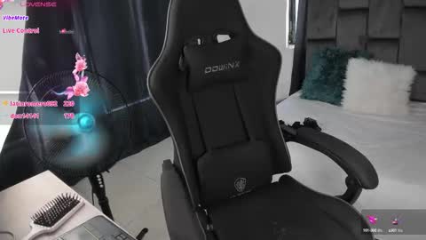 Snapshot of tati_jones chatting on 09.24.25 Tatiana online show from 09.24.25