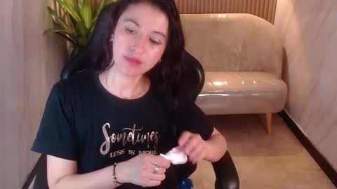 Snapshot of tatiscelis_tf chatting on 11.30.25 TATIS online show from 11.30.25