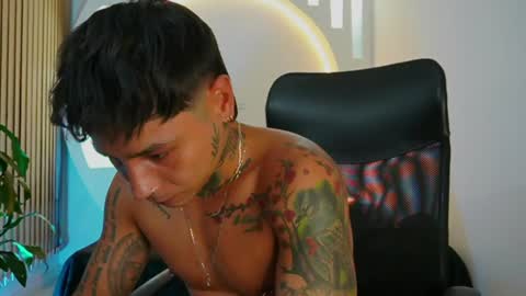 Snapshot of tattokoi chatting on 01.27.25 tattokoi online show from 01.27.25