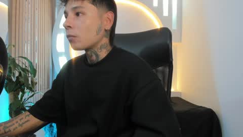 Snapshot of tattokoi chatting on 01.29.25 tattokoi online show from 01.29.25