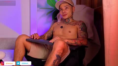 Snapshot of tattokoi chatting on 10.19.25 tattokoi online show from 10.19.25