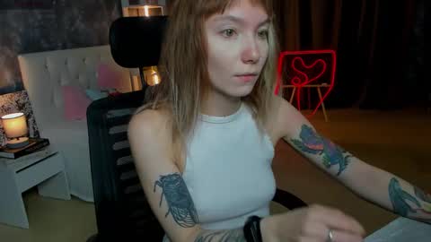 Snapshot of tattoo_artbaby chatting on 10.17.25 tattoo_artbaby online show from 10.17.25