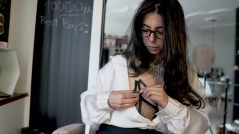 Nathalie Hardy  online show from 09.09.25