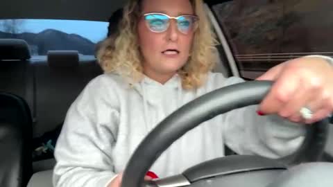 Lisa Lovely online show from 02.12.25