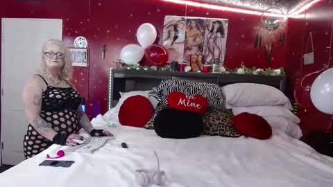 Snapshot of tattooeddirtyteacher chatting on 02.16.26 Lisa Lovely online show from 02.16.26