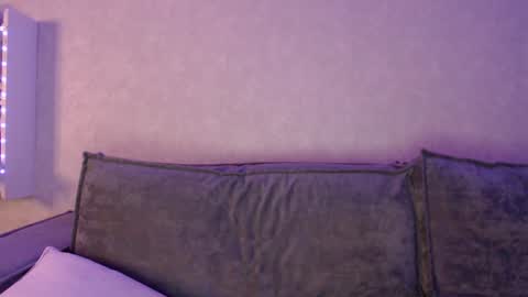 Snapshot of taxxxu chatting on 01.24.25 Diana online show from 01.24.25