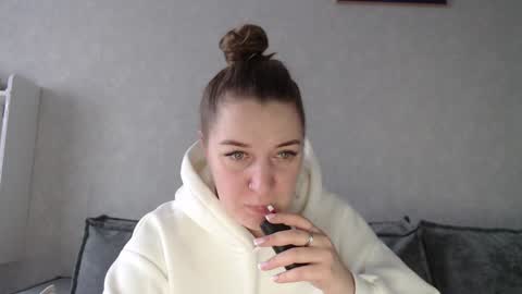 Snapshot of taxxxu chatting on 01.29.25 Diana online show from 01.29.25