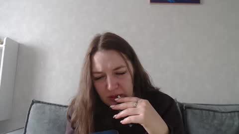 Snapshot of taxxxu chatting on 03.12.25 Diana online show from 03.12.25